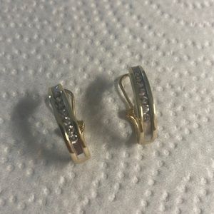 14 k yellow gold and diamond oval hoop